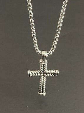 DAVID YURMAN CHEVRON CROSS PENDANT NECKLACE IN STERLING SILVER